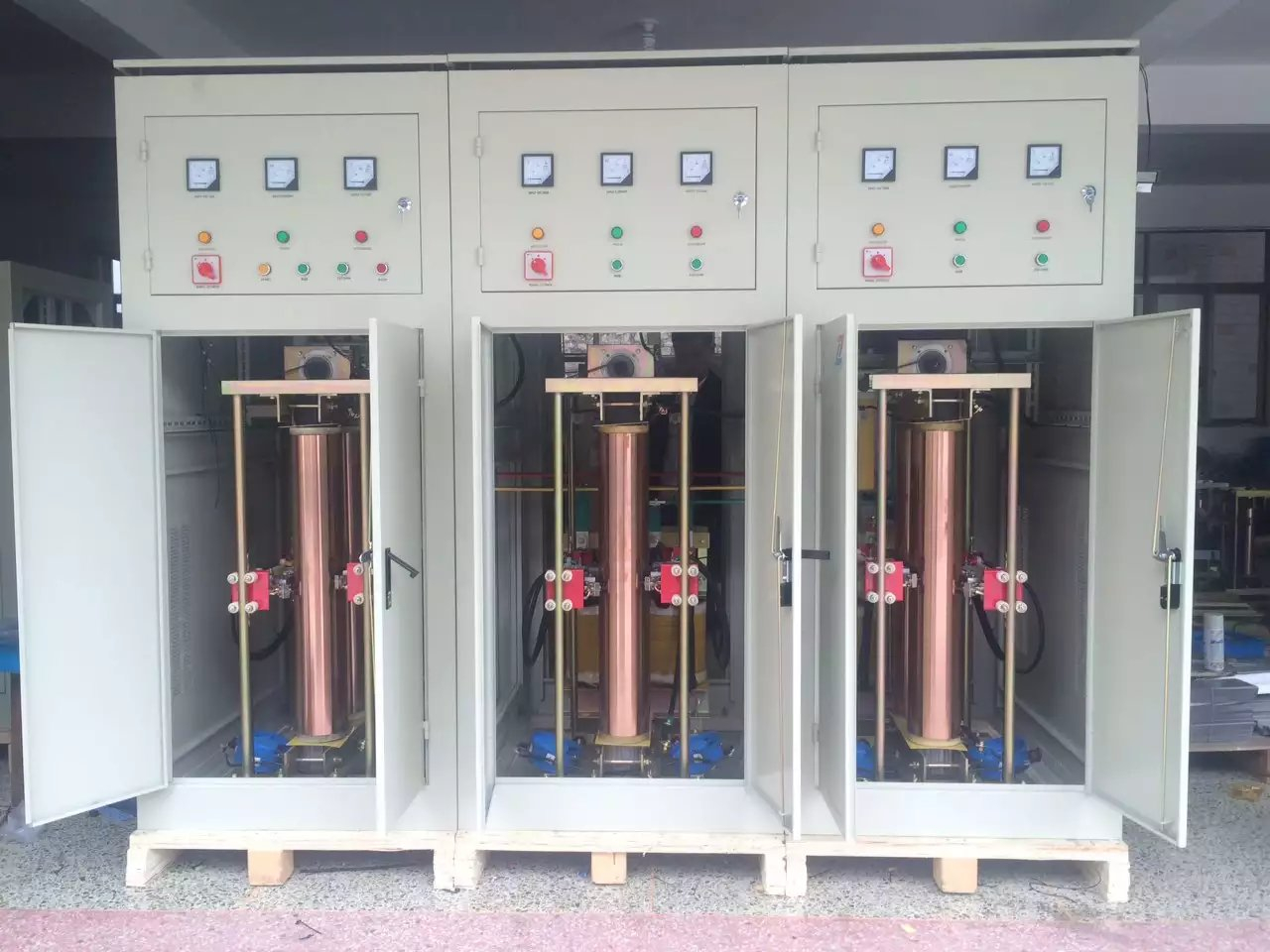 稳压器_SBWL-1190KVA 304-456/380v 三相全自动补偿式